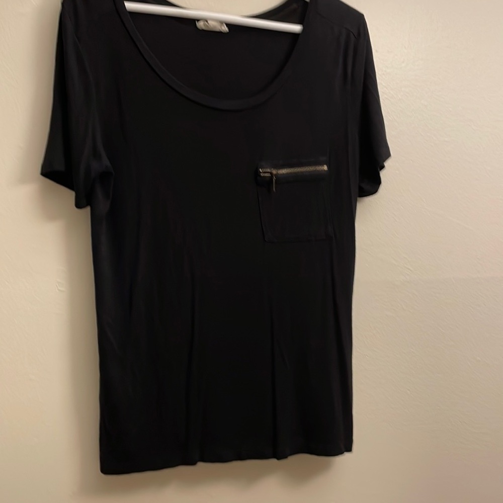 💙 Zenana Outfitters: Black Tee with zipper